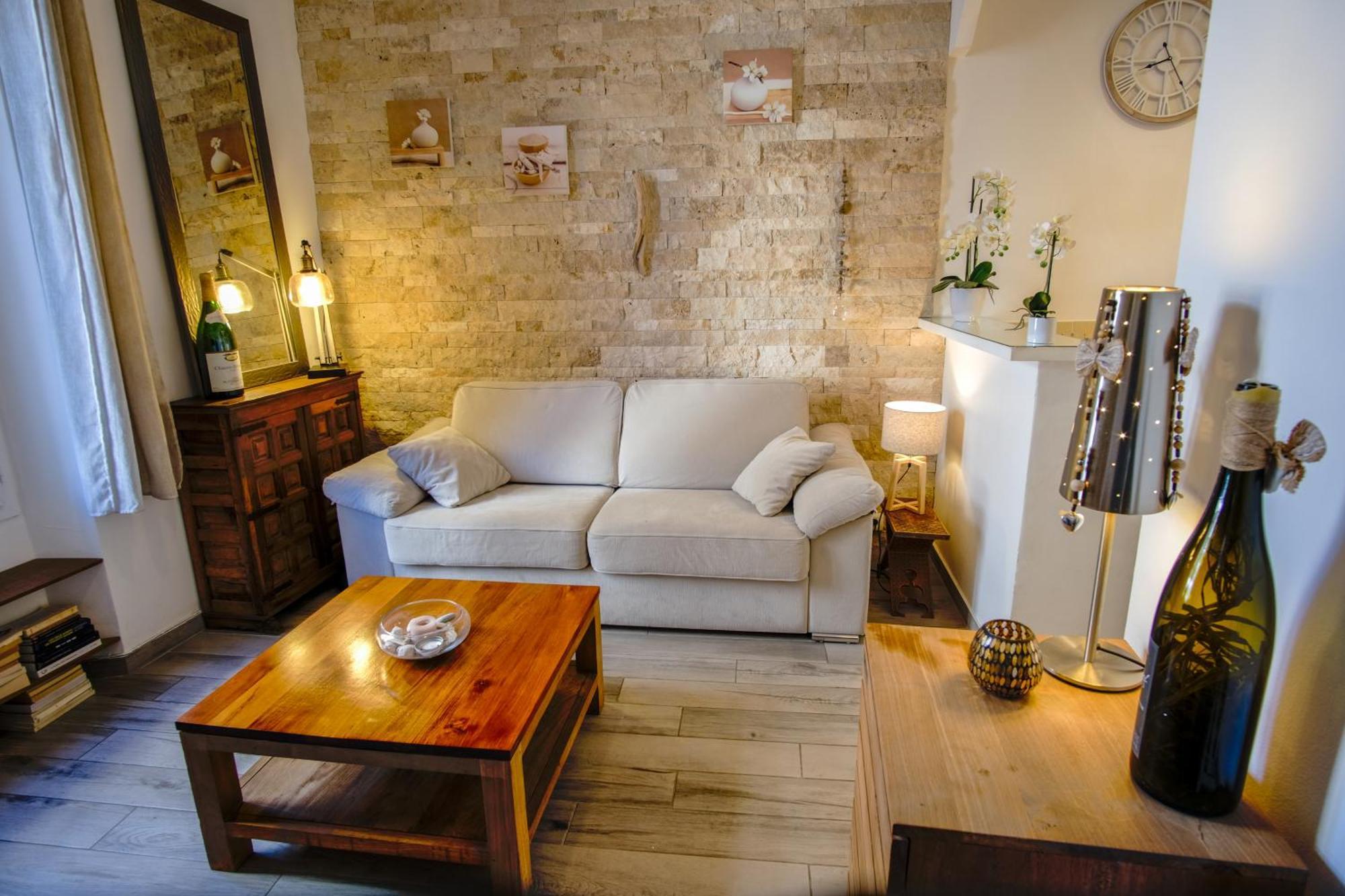 Appartement Tres Cosy Avec Cour Cannes