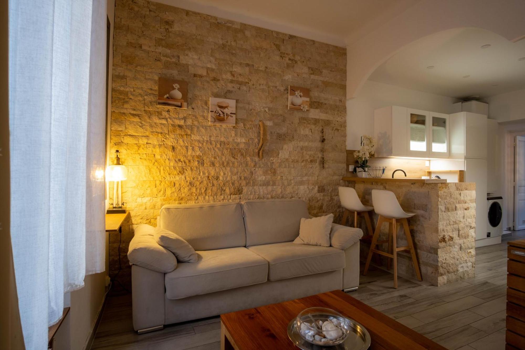 Appartement Tres Cosy Avec Cour Cannes