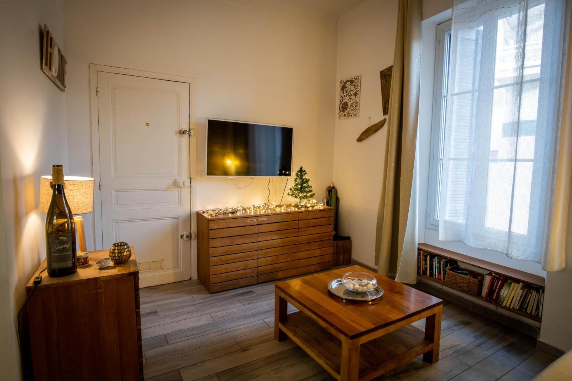 Appartement Tres Cosy Avec Cour Cannes